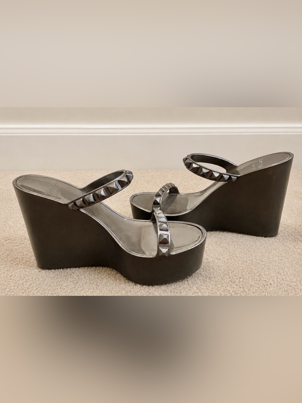 Carmen Sol Tonino Gunmetal Lustrous Studded Jelly Platform Wedges - Sz 7/37 - Picture 4 of 11